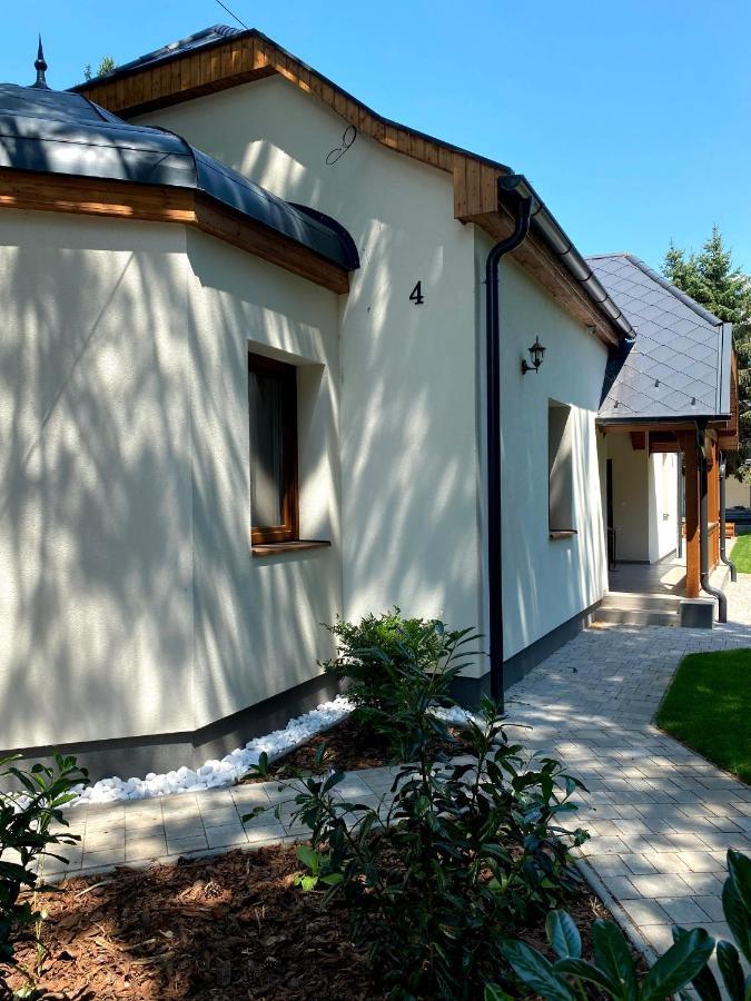 Gasthaus Karinthy Haz Siófok Exterior foto