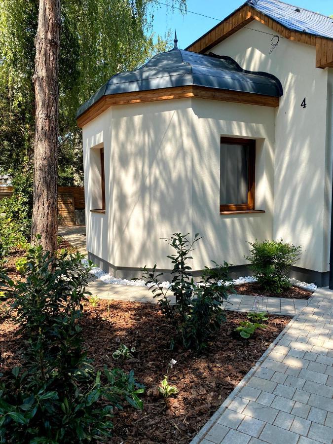 Gasthaus Karinthy Haz Siófok Exterior foto
