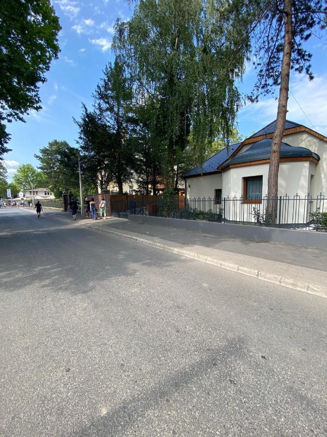 Gasthaus Karinthy Haz Siófok Exterior foto