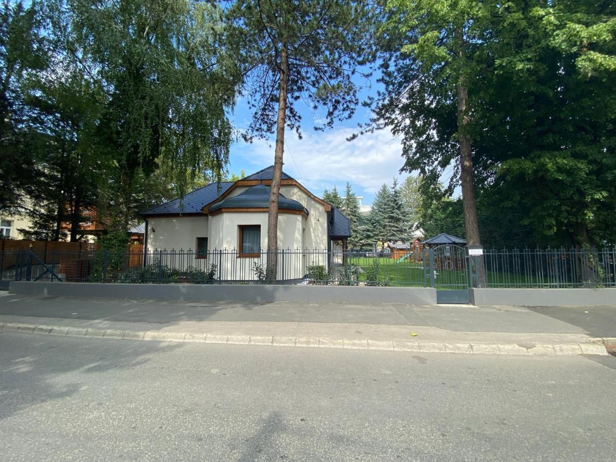 Gasthaus Karinthy Haz Siófok Exterior foto
