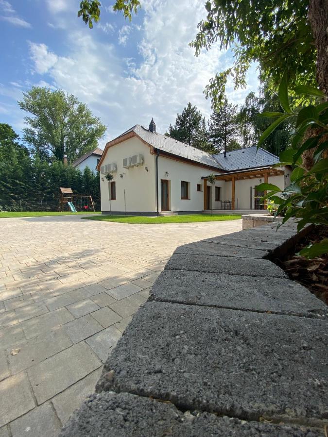 Gasthaus Karinthy Haz Siófok Exterior foto
